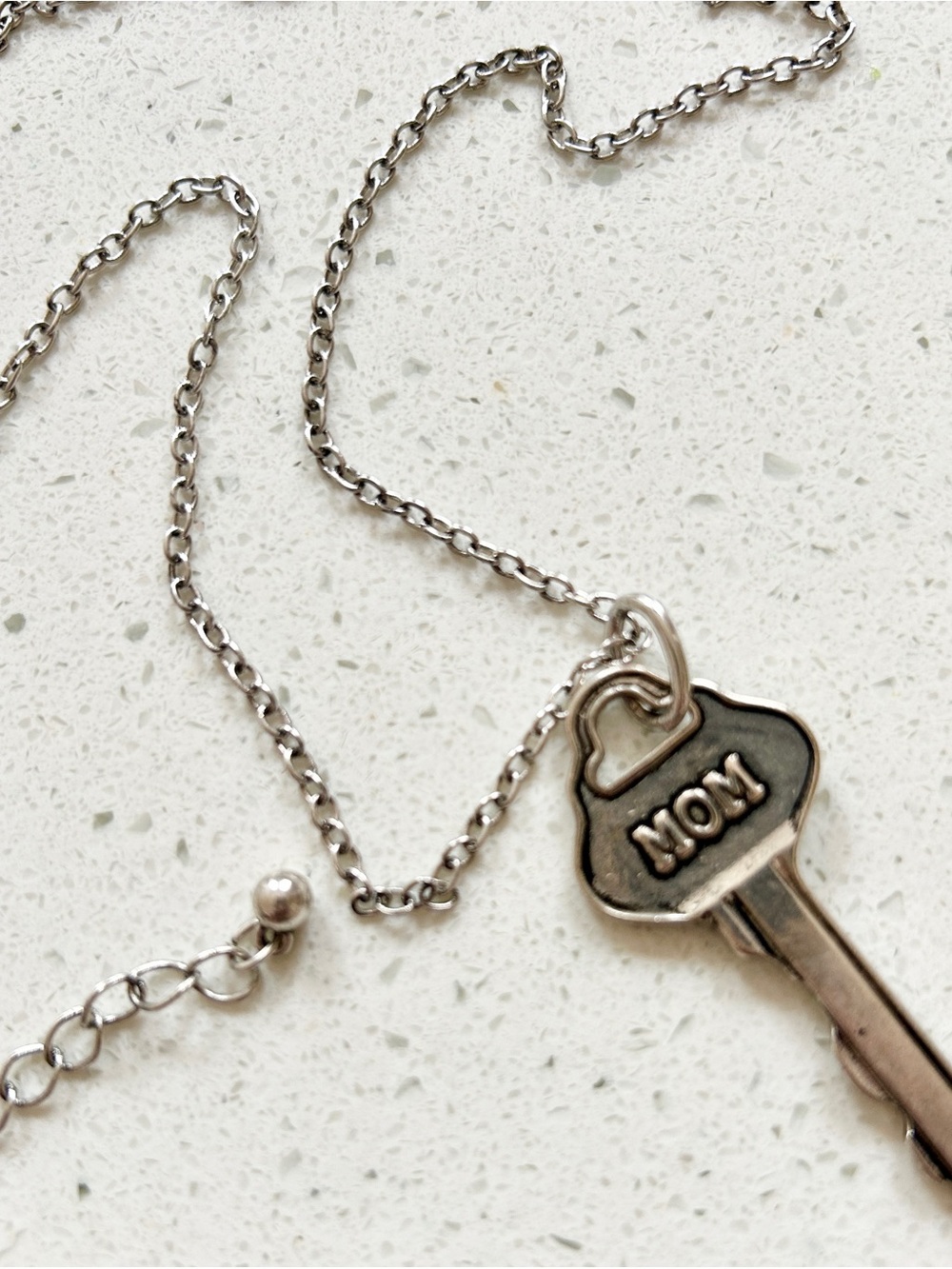 NEW! Distressed Silver Key 'MOM' Pendant Necklace